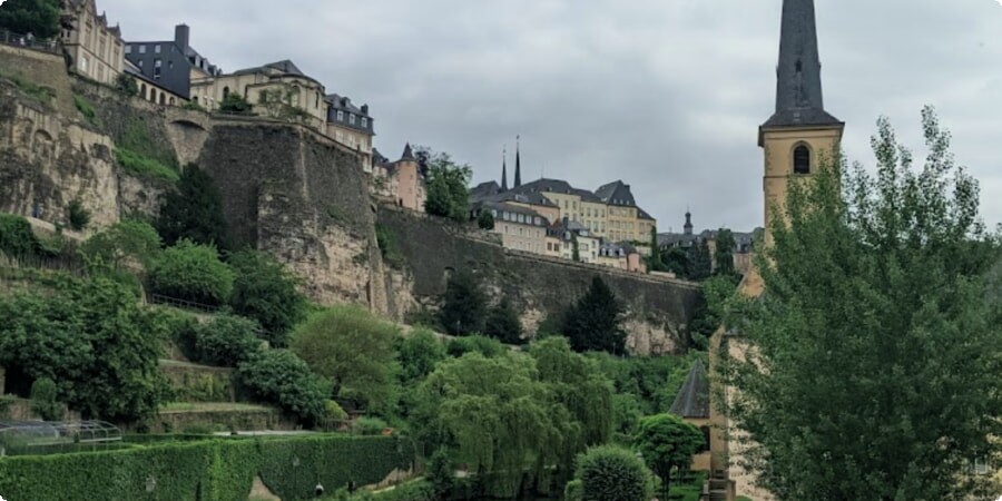 Cathédrale Notre-Dame: podróż przez duchową i kulturową esencję Luksemburga
